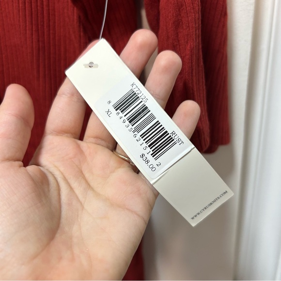 Cyrus Women's Long Sleeve Top in Rich Red - Picture 7 of 12